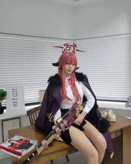 黑丝美腿格外诱人!清纯系韩妹Coser“luppicos”赏