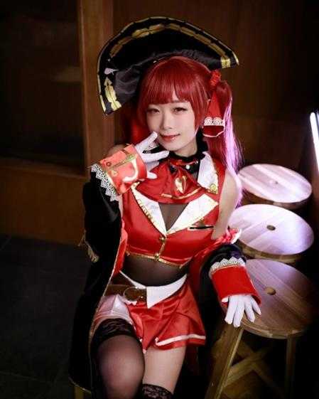 黑丝美腿格外诱人!清纯系韩妹Coser“luppicos”赏