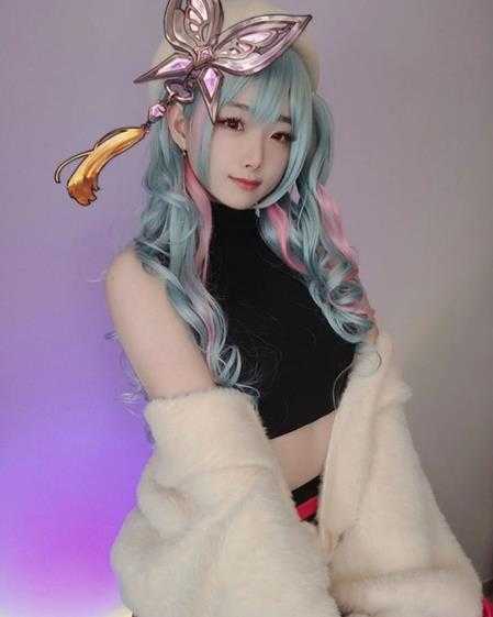 黑丝美腿格外诱人!清纯系韩妹Coser“luppicos”赏