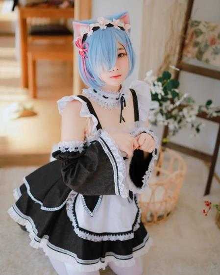 黑丝美腿格外诱人!清纯系韩妹Coser“luppicos”赏