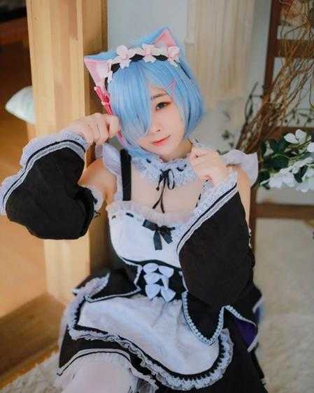 黑丝美腿格外诱人!清纯系韩妹Coser“luppicos”赏