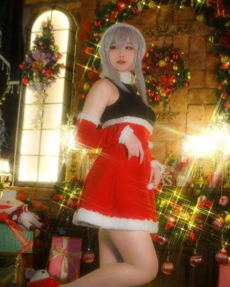 黑丝美腿格外诱人!清纯系韩妹Coser“luppicos”赏