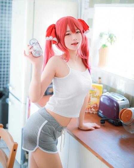 黑丝美腿格外诱人!清纯系韩妹Coser“luppicos”赏