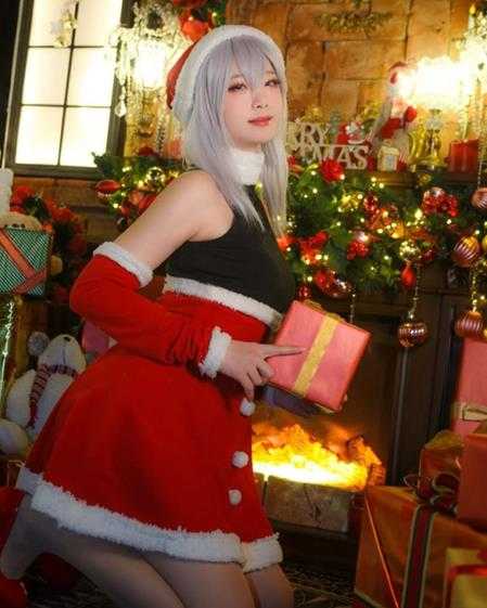 黑丝美腿格外诱人!清纯系韩妹Coser“luppicos”赏