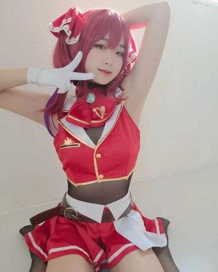 黑丝美腿格外诱人!清纯系韩妹Coser“luppicos”赏