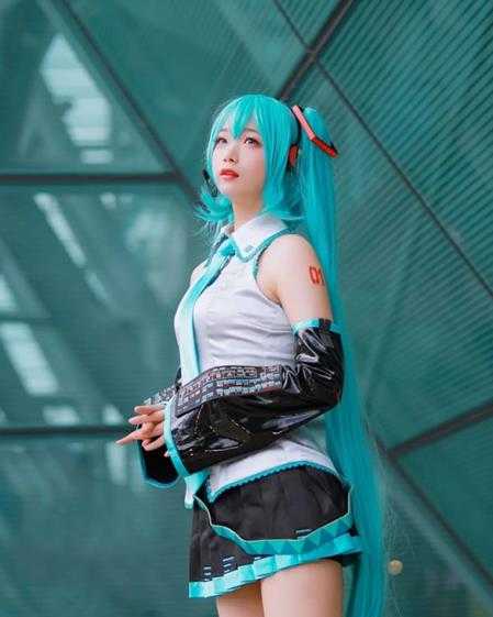 黑丝美腿格外诱人!清纯系韩妹Coser“luppicos”赏