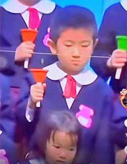 原来不用皮筋是为了给我们发福利 动图 你小子故意的吧