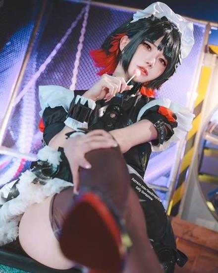 COSPLAY图赏:大马正妹COS《绝区零》鲨鱼妹 比基尼泳装大秀美体