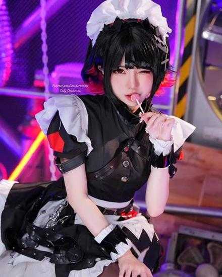 COSPLAY图赏:大马正妹COS《绝区零》鲨鱼妹 比基尼泳装大秀美体