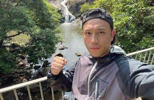 COSPLAY图赏:大马正妹COS《绝区零》鲨鱼妹 比基尼泳装大秀美体