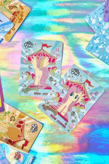 稀有度拉满!首款小马宝莉背卡引爆网络热梗