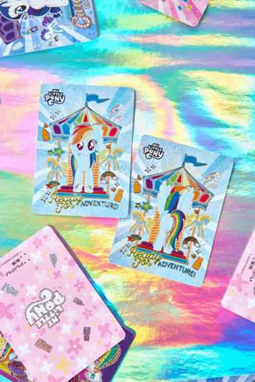 稀有度拉满!首款小马宝莉背卡引爆网络热梗